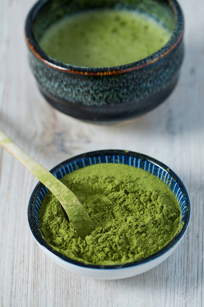Мача дрібний порошкоподібний зелений чай
 - Фото, зображення