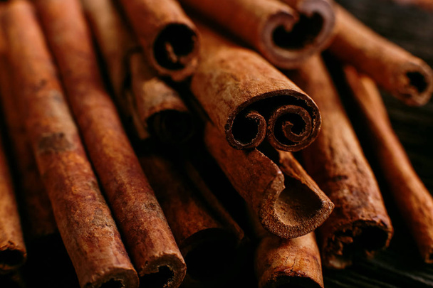 Spices sticks cinnamon on old table. Rustic background, aroma close-up. - 写真・画像