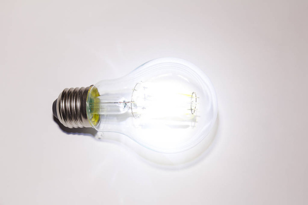 Lâmpada de luz led decorativa brilhante
 - Foto, Imagem
