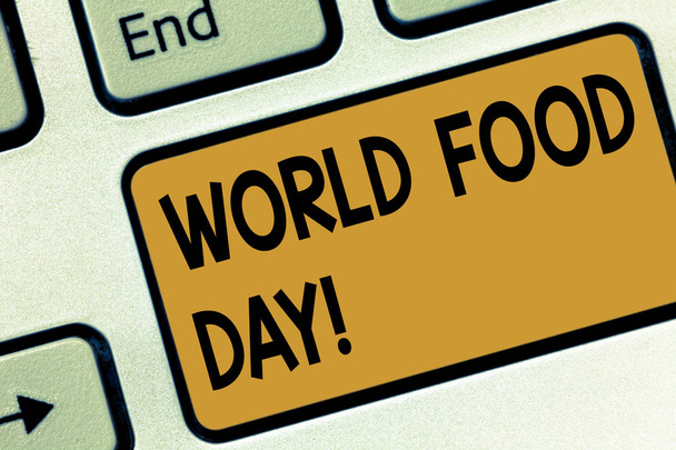 Znak tekstowy Wyświetlono Światowego dnia żywności. Koncepcyjne zdjęcie Światowy dzień działania poświęcone zwalczaniu głodu klawisz na klawiaturze zamiar utworzyć wiadomość komputer naciskając klawisz klawiatury, pomysł. - Zdjęcie, obraz