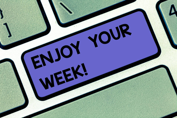 Handschriftliche Texte genießen Sie Ihre Woche. Konzept bedeutet, die besten Wünsche für den Beginn der Wochentage haben große Tage Tastatur-Taste Absicht, Computer-Nachricht Drücken der Tastatur Idee erstellen. - Foto, Bild