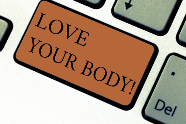 Kavramsal el Love Your Body gösterilen yazma. Selfacceptance kendine dikkat iş fotoğraf metin-si olmak bir sağlıklı beslenme klavye anahtar bilgisayar ileti fikir oluşturmak için niyet. - Fotoğraf, Görsel
