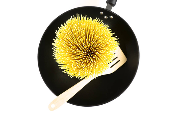 Spaghetti Linee in padella, Ingredienti per cucinare innamorati. Blank per il design, concetto di cibo
 - Foto, immagini