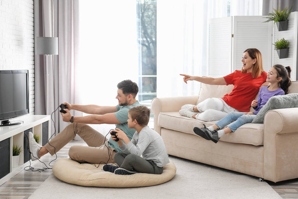 Happy family playing video games in living room - Foto, Bild