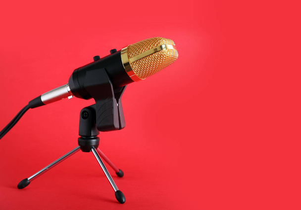 Condenser microphone on color background, space for text - Fotoğraf, Görsel