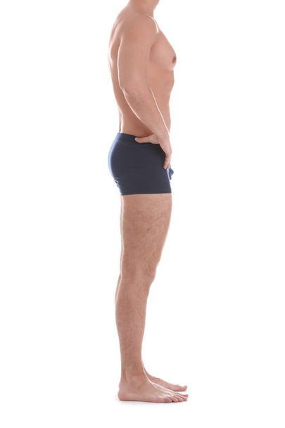 Hombre atlético joven sobre fondo blanco, primer plano. pérdida de peso
 - Foto, Imagen