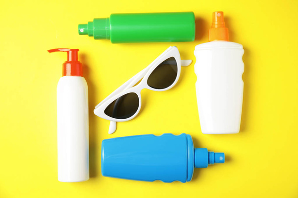 Flat lay composition with sun protection products and glasses on color background - Fotoğraf, Görsel