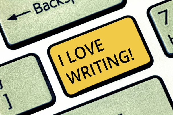 Kézírás szöveg, írás, én szerelem írás. Koncepció, ami azt jelenti, szeretet regények naplók inspiráló szerző billentyű szándékát, hogy hozzon létre a számítógép üzenetet, nyomja meg a billentyűzet ötlet létrehozása. - Fotó, kép