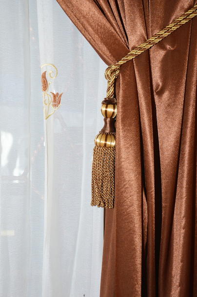 cortina de seda marrom
 - Foto, Imagem