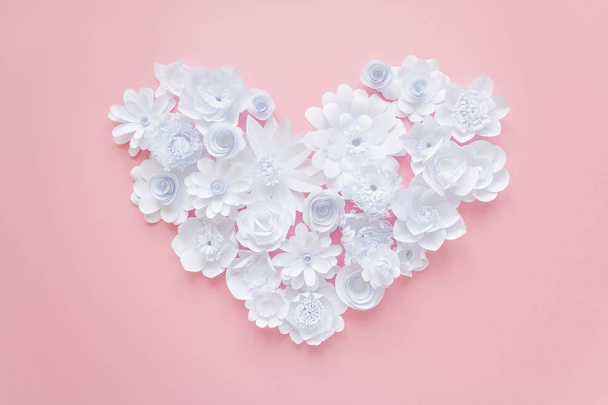 Heart from white paper flowers on pink background. love concept - Foto, Imagem