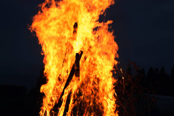 Vuurvlam buiten - Foto, afbeelding
