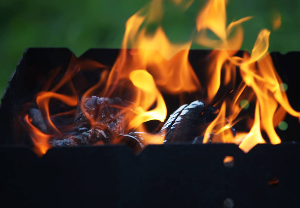 Burning fire outdoors - Foto, Bild