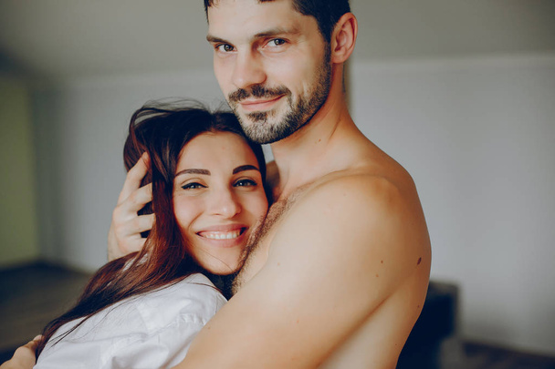 Cute couple at home - Foto, afbeelding