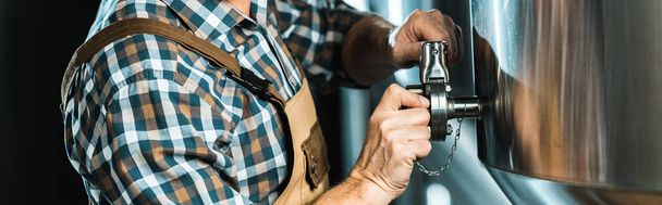 cropped view of professional male brewer working with brewery equipment - Photo, Image