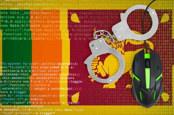 Sri Lanka bandiera e ammanettato moderno mouse del computer retroilluminato. Concetto creativo di lotta alla criminalità informatica, agli hacker e alla pirateria
 - Foto, immagini