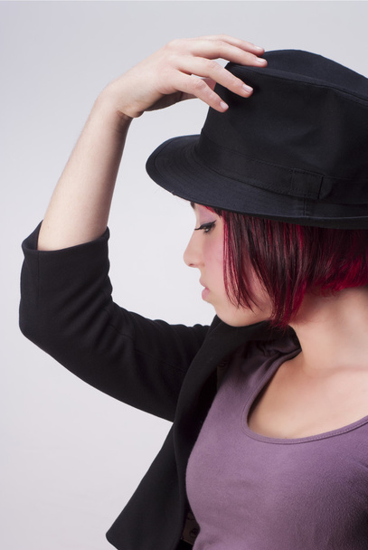 červené vlasy a černý klobouk - Fotografie, Obrázek
