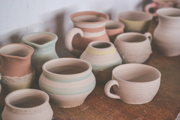 Many Clay pots on the table - 写真・画像