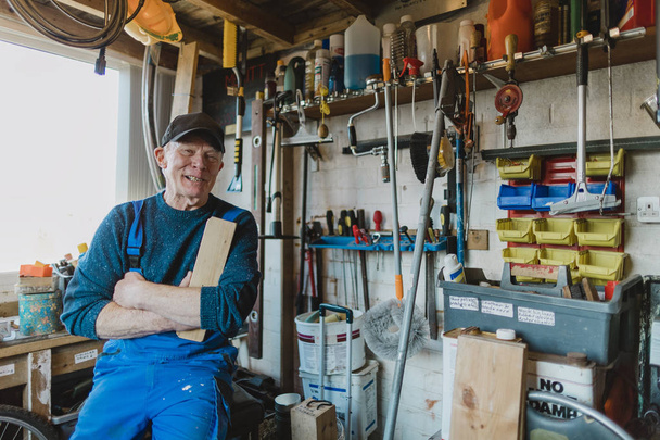 Portrait of a senior man in his wood workshop. - Photo, Image