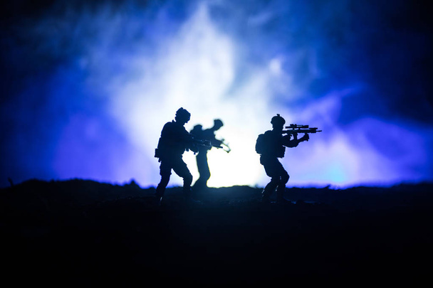 Military soldier silhouette with gun. War Concept. Military silhouettes fighting scene on war fog sky background, World War Soldier Silhouette Below Cloudy Skyline At night. Attack scene - Φωτογραφία, εικόνα