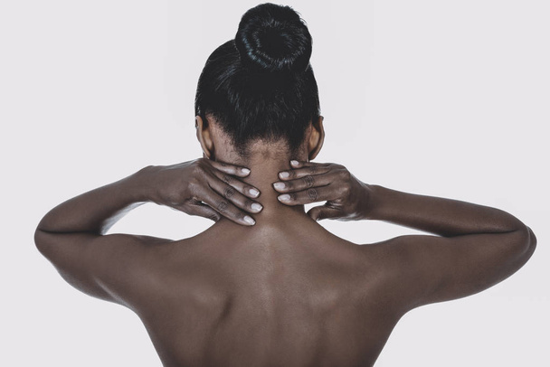 Boyun ağrısı - omurga hastalığı - Fotoğraf, Görsel