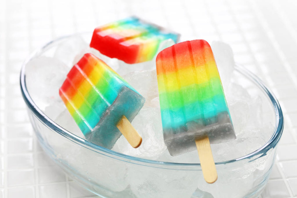 caseiro arco-íris gelo pop
 - Foto, Imagem