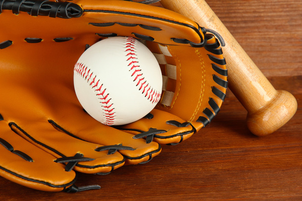 Baseball glove, bat and ball on wooden background - Foto, afbeelding