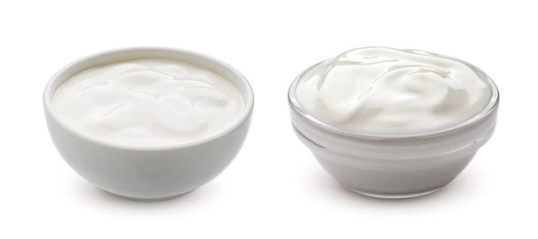 yogurt greco in ciotola isolato su sfondo bianco
 - Foto, immagini