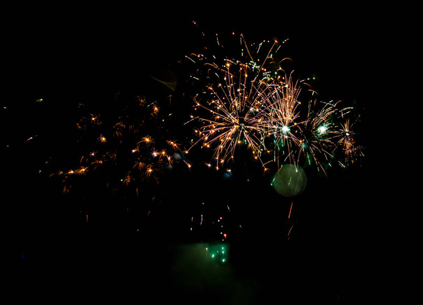 мінімалістичний знімок переміщення феєрверків у нічному небі
 - Фото, зображення