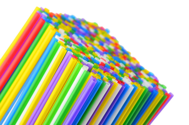 Pajitas coloridas para beber, aisladas sobre fondo blanco
 - Foto, Imagen