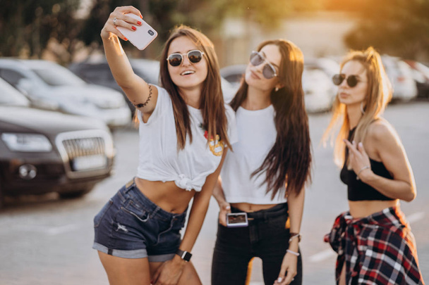 Three young women taking a selfie and have fun - Foto, Imagen