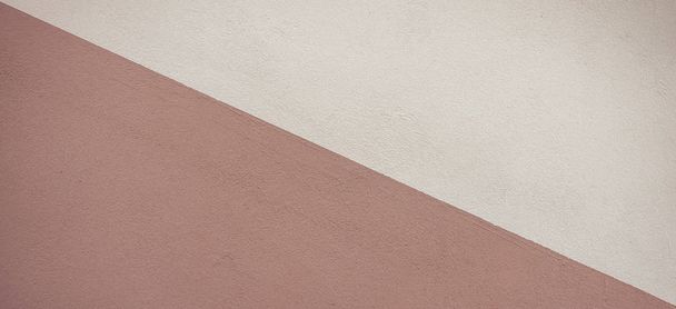 Fondo de pared pintado en dos tonos beige y marrón
 - Foto, imagen