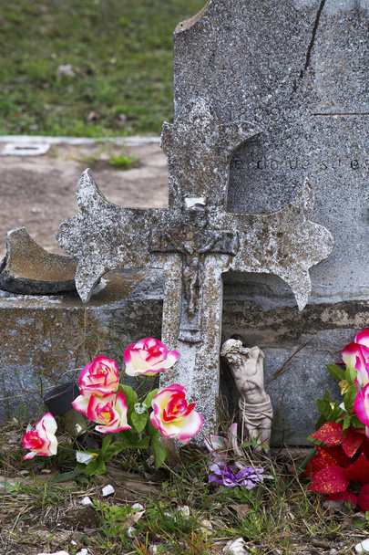 Marcadores de Tumbas en el Cementerio
 - Foto, Imagen