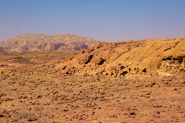 Кольорові Каньйон є скельне освіта на півострові Південний Синай (Єгипет). Пустеля порід фоні різнокольорових Пісковик. - Фото, зображення