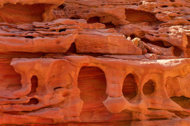 Coloured Canyon é uma formação rochosa na península do Sinai do Sul (Egito). Rochas do deserto de fundo arenito multicolorido
. - Foto, Imagem