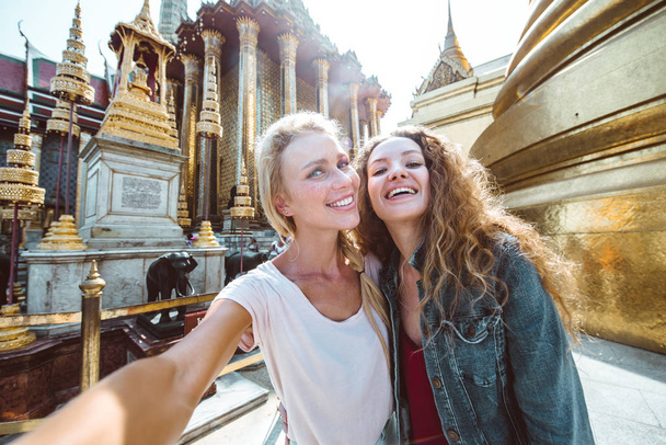 Couple of beautiful girls visiting bangkok maining attractions - Photo, image