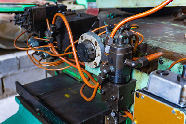 Układ hydrauliczny maszyny do obróbki metali niezmontowany - Zdjęcie, obraz