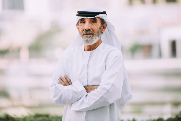Senior business man in Dubai - Fotoğraf, Görsel