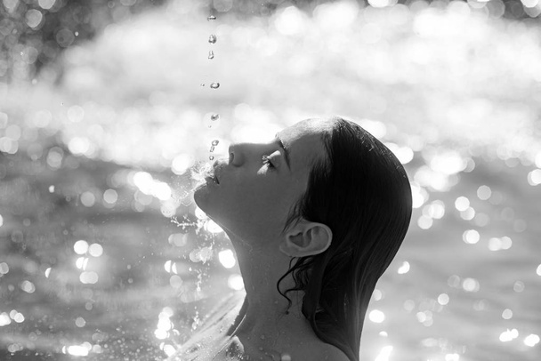 skincare and healthy lifestyle. skincare of woman in water pool - Foto, Imagem