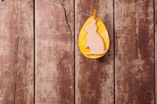Uova di carta pasquale su sfondo di legno
 - Foto, immagini