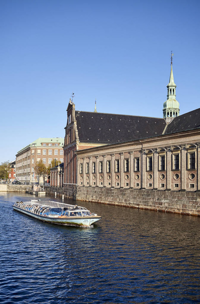 Copenhagen, Denmark - October 22, 2018: City boat tours provide a great way to explore the city. - Foto, Bild