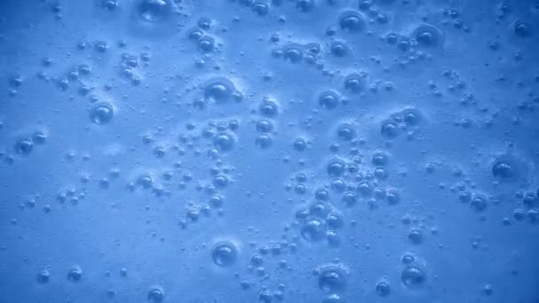 Μπλε Fizzing Closeup επιφάνειας - Πλάνα, βίντεο