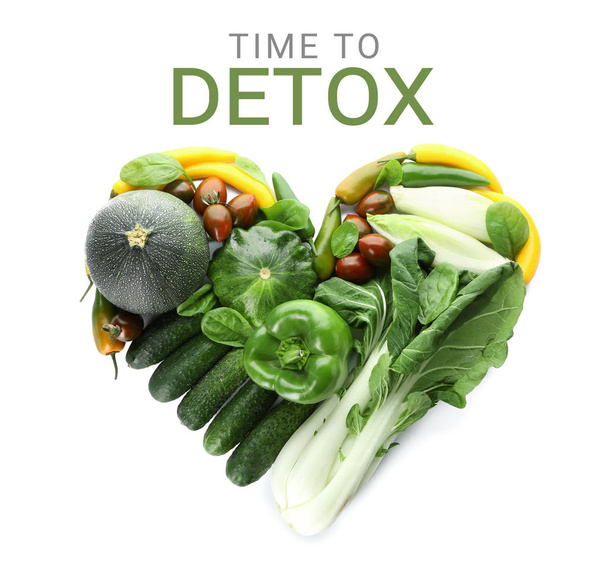 Čerstvá zelenina pro detoxikační dietu na bílém pozadí - Fotografie, Obrázek