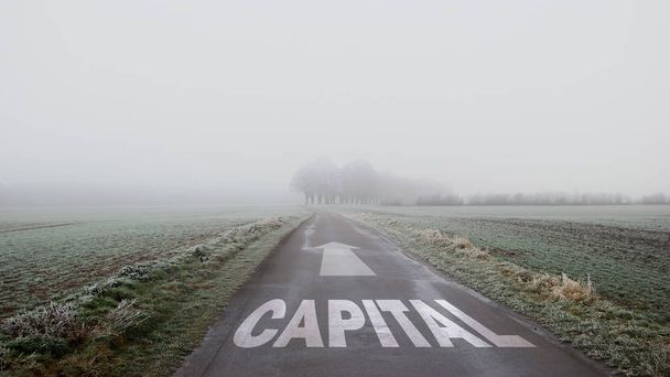 Straßenschild zur Hauptstadt - Foto, Bild