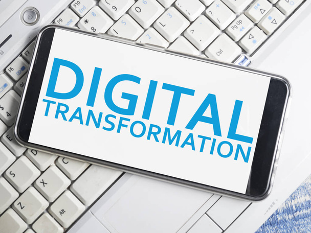 Цифровая трансформация, мотивационный бизнес-маркетинг - вот основные цитаты из концепции типографии. - Фото, изображение