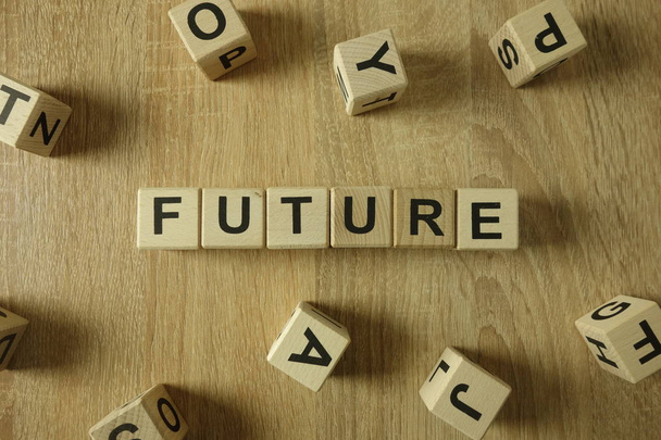 Zukunftswort aus Holzklötzen auf dem Schreibtisch - Foto, Bild