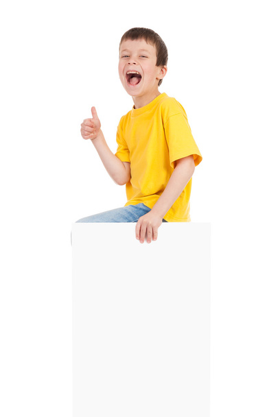 niño con hoja de papel en blanco
 - Foto, Imagen