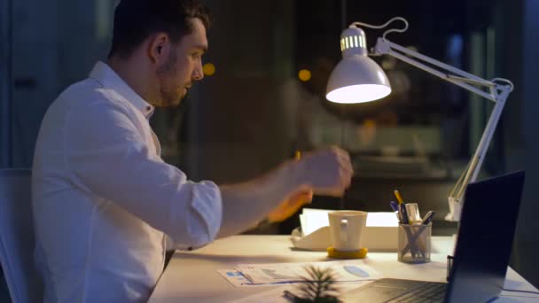 businessman with papers and coffee at night office - Filmmaterial, Video