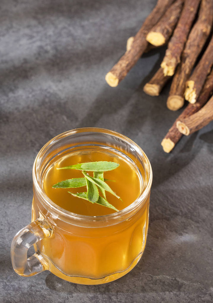 Licorice tea sweetened with stevia - Glycyrrhiza glabra - Foto, Bild