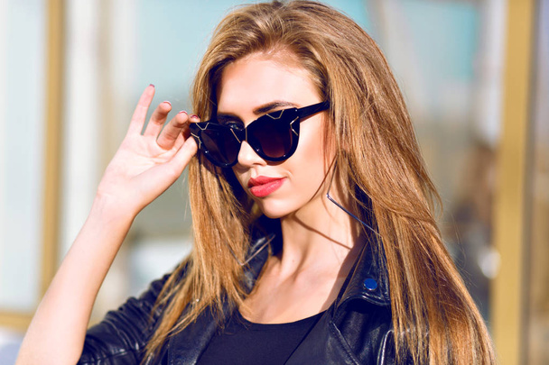 young beautiful woman in sunglasses  posing - Фото, зображення