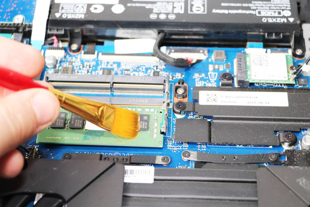 Réparation d'ordinateur : réparation maître ordinateur portable
 - Photo, image